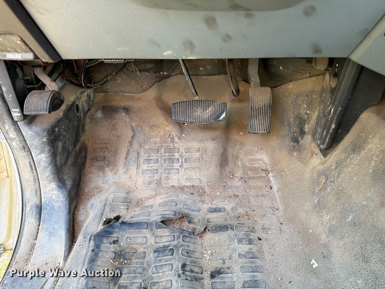 image for item FC3197 2015 Ford F350 Super Duty utility bed pickup truck