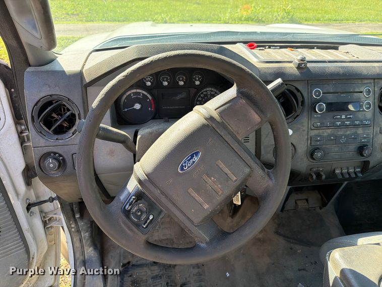image for item FC3197 2015 Ford F350 Super Duty utility bed pickup truck