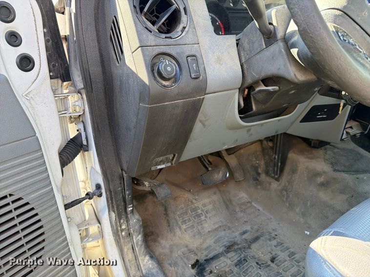 image for item FC3197 2015 Ford F350 Super Duty utility bed pickup truck