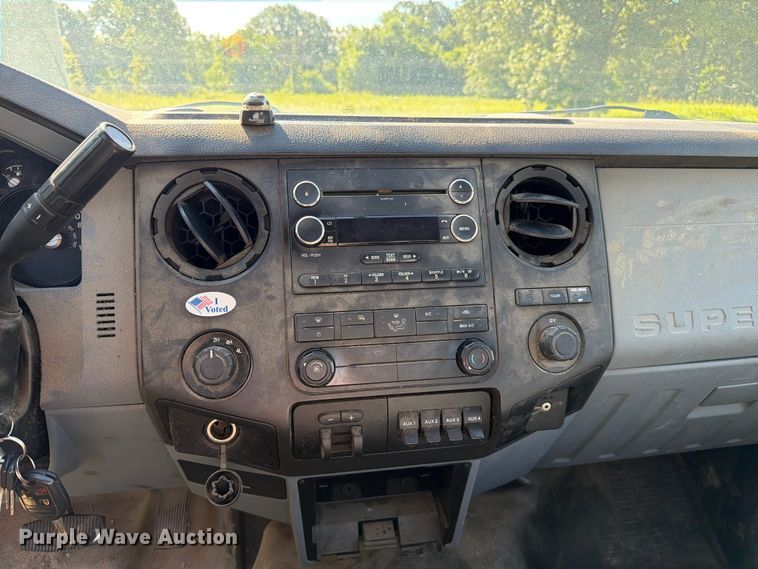 image for item FC3197 2015 Ford F350 Super Duty utility bed pickup truck