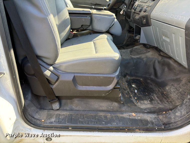 image for item FC3197 2015 Ford F350 Super Duty utility bed pickup truck
