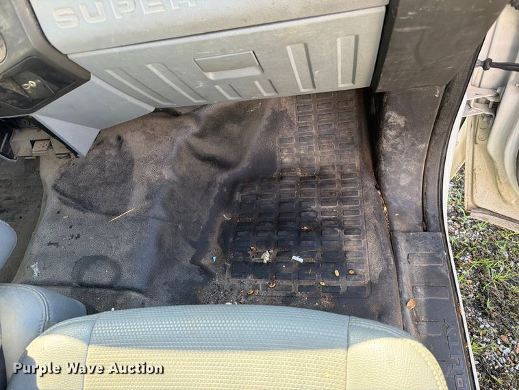 image for item FC3197 2015 Ford F350 Super Duty utility bed pickup truck