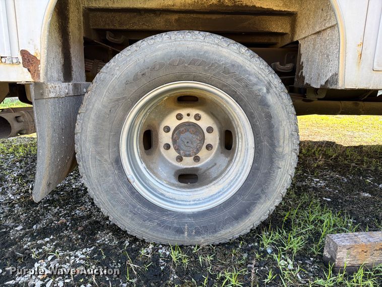image for item FC3197 2015 Ford F350 Super Duty utility bed pickup truck