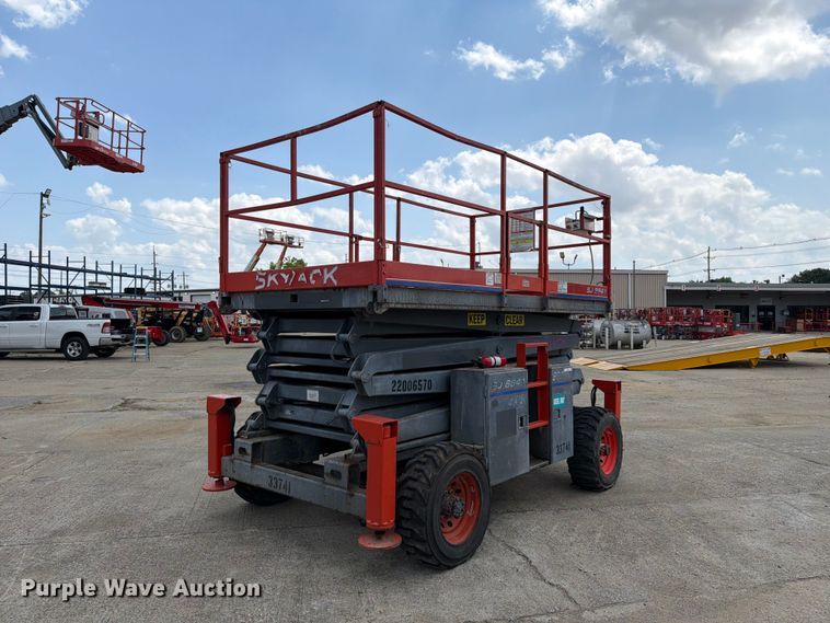 image for item FC3218 2002 SkyJack SJ8841 scissor lift