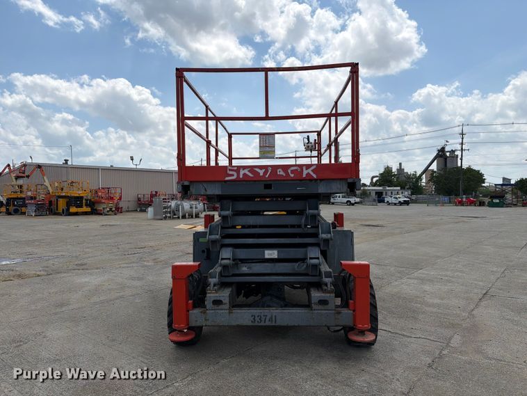 image for item FC3218 2002 SkyJack SJ8841 scissor lift