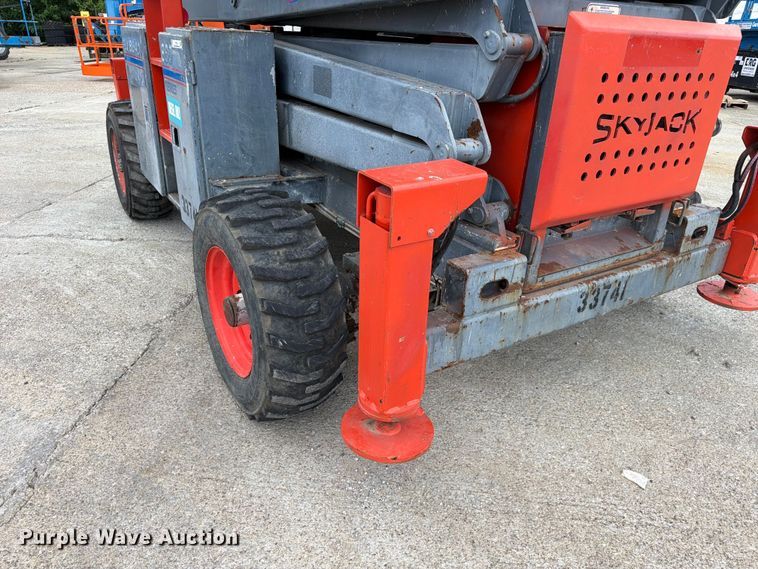 image for item FC3218 2002 SkyJack SJ8841 scissor lift
