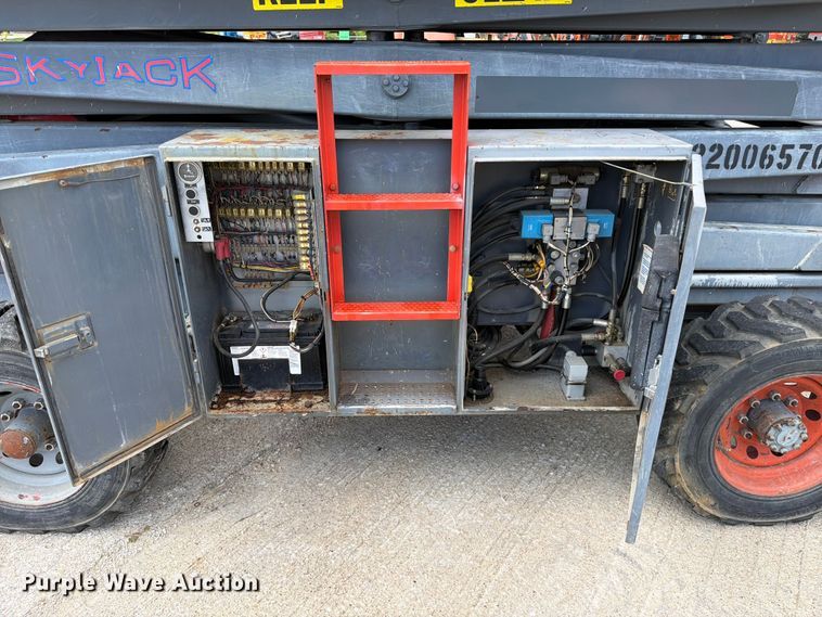 image for item FC3218 2002 SkyJack SJ8841 scissor lift