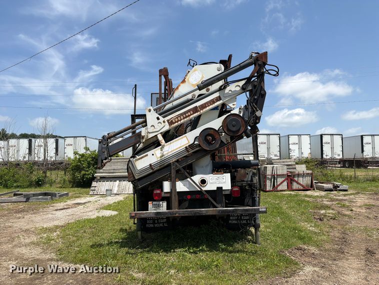 image for item FC3220 1972 Ford 900 crane truck