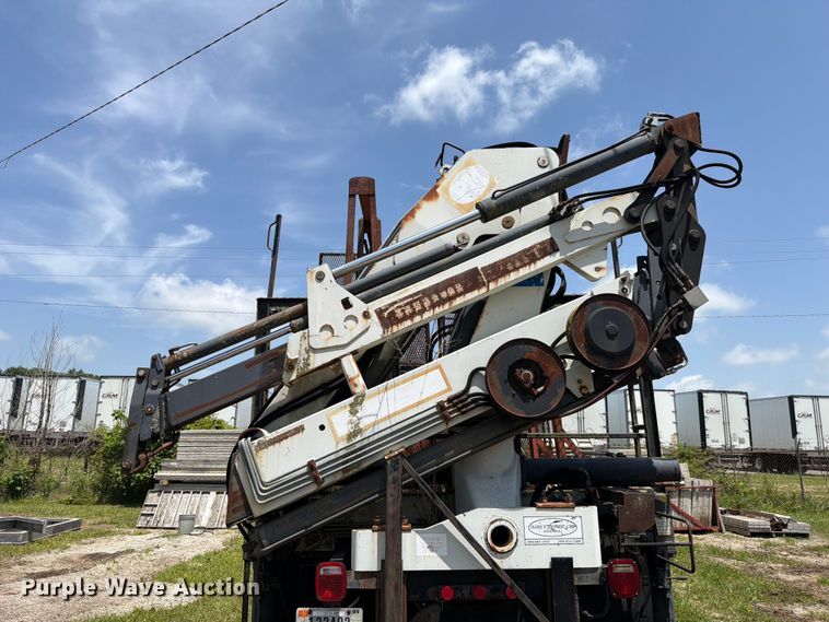 image for item FC3220 1972 Ford 900 crane truck