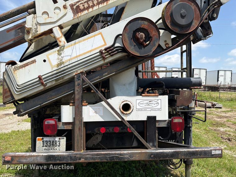 image for item FC3220 1972 Ford 900 crane truck