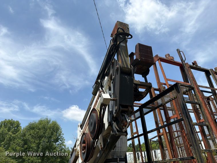 image for item FC3220 1972 Ford 900 crane truck