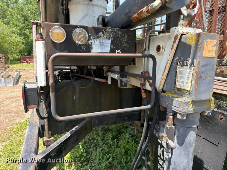 image for item FC3220 1972 Ford 900 crane truck