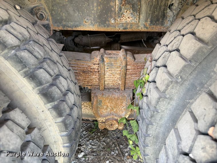 image for item FC3220 1972 Ford 900 crane truck