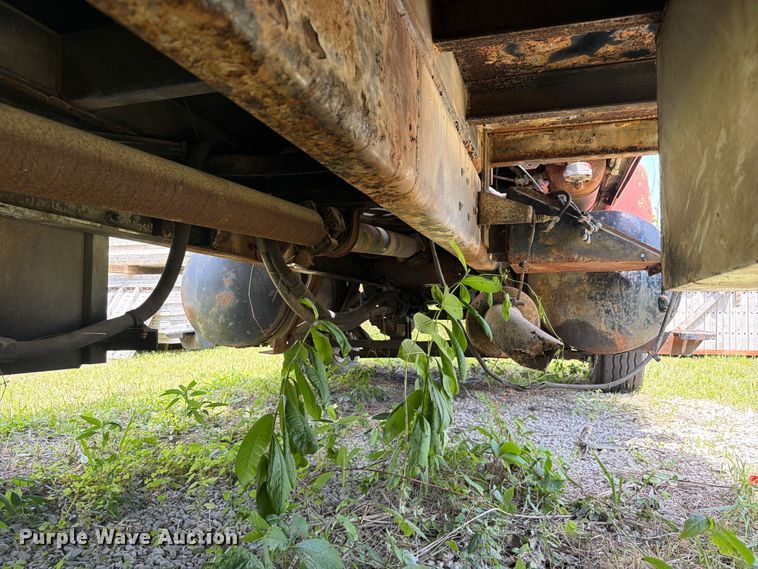 image for item FC3220 1972 Ford 900 crane truck