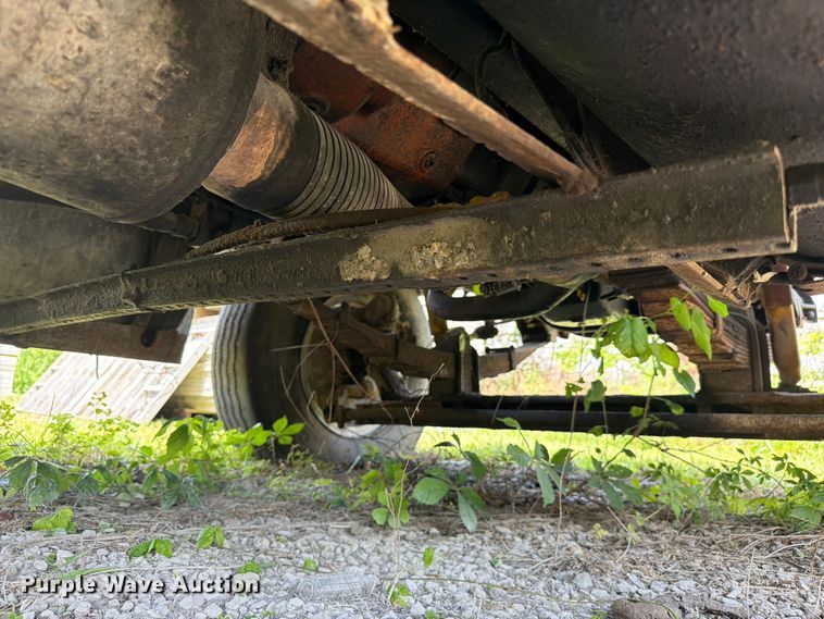 image for item FC3220 1972 Ford 900 crane truck