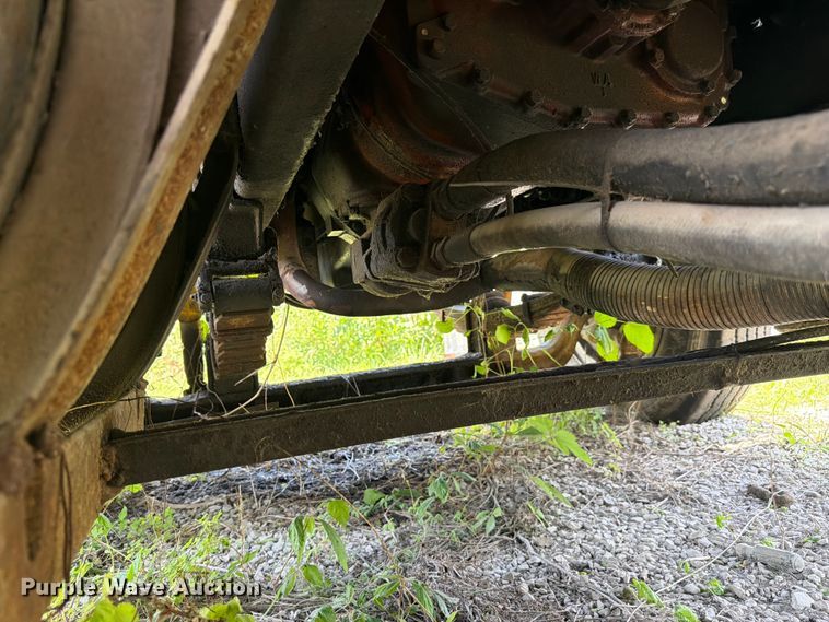 image for item FC3220 1972 Ford 900 crane truck