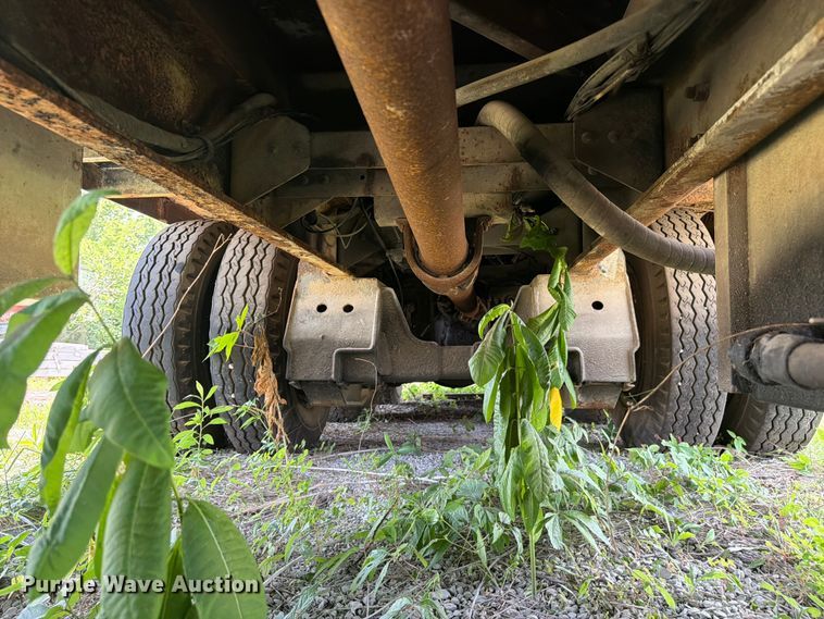 image for item FC3220 1972 Ford 900 crane truck