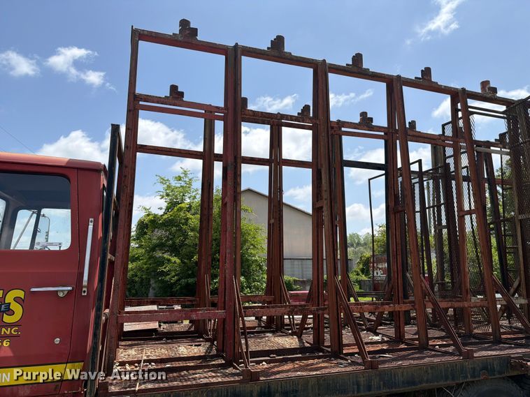 image for item FC3220 1972 Ford 900 crane truck