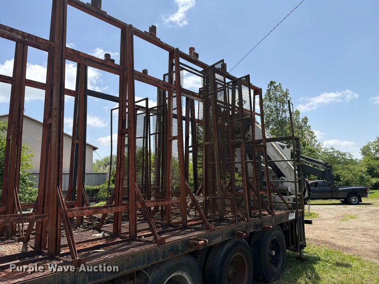 image for item FC3220 1972 Ford 900 crane truck