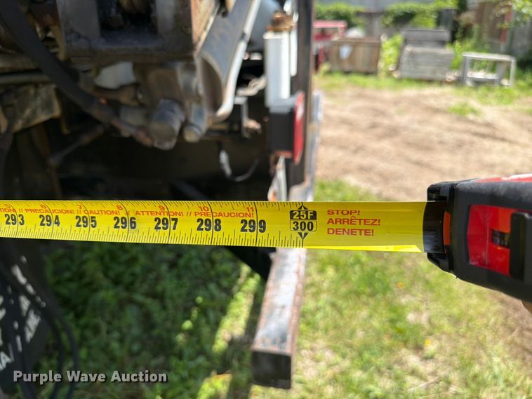 image for item FC3220 1972 Ford 900 crane truck