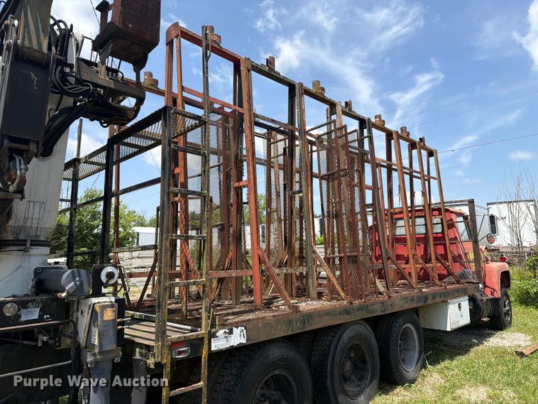 image for item FC3220 1972 Ford 900 crane truck