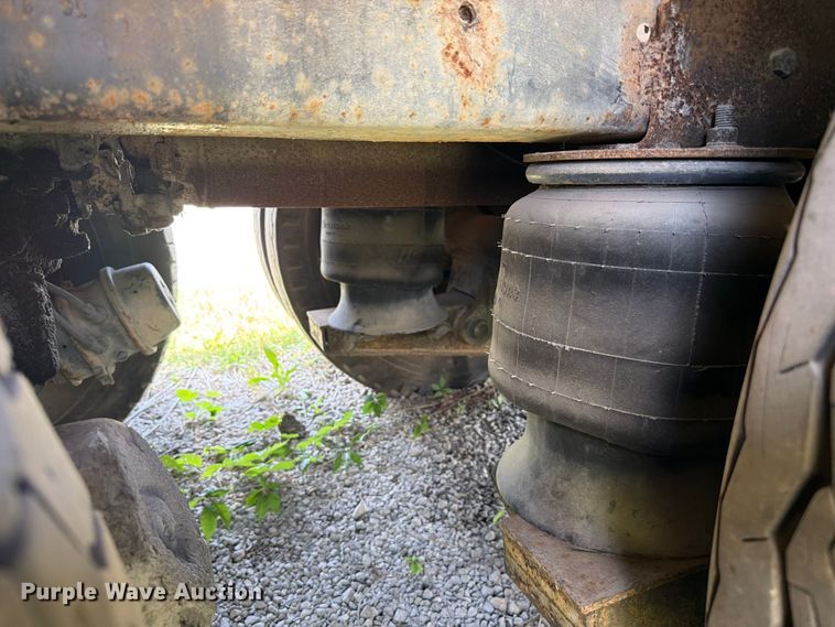 image for item FC3220 1972 Ford 900 crane truck