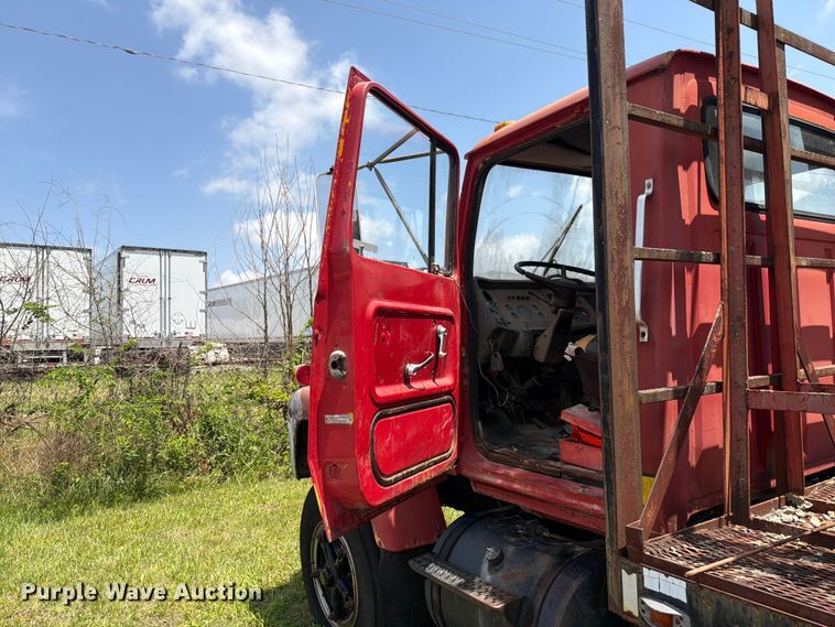 image for item FC3220 1972 Ford 900 crane truck