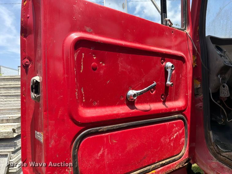 image for item FC3220 1972 Ford 900 crane truck