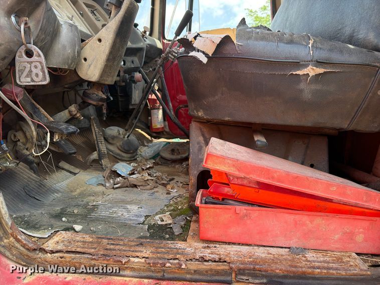 image for item FC3220 1972 Ford 900 crane truck