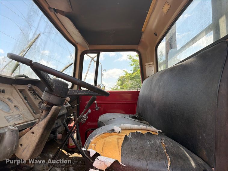 image for item FC3220 1972 Ford 900 crane truck