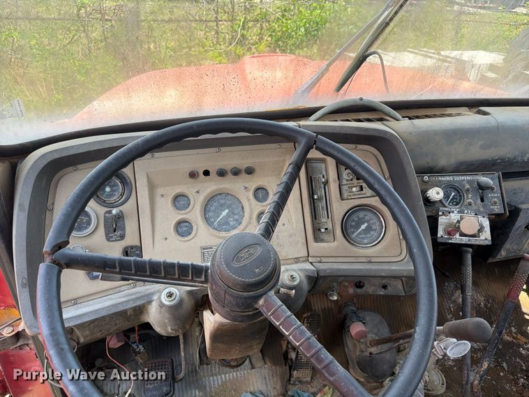 image for item FC3220 1972 Ford 900 crane truck