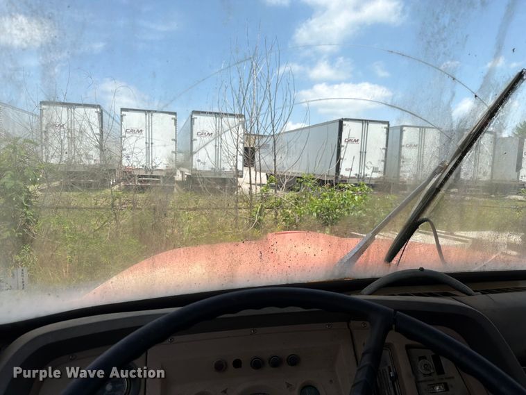 image for item FC3220 1972 Ford 900 crane truck