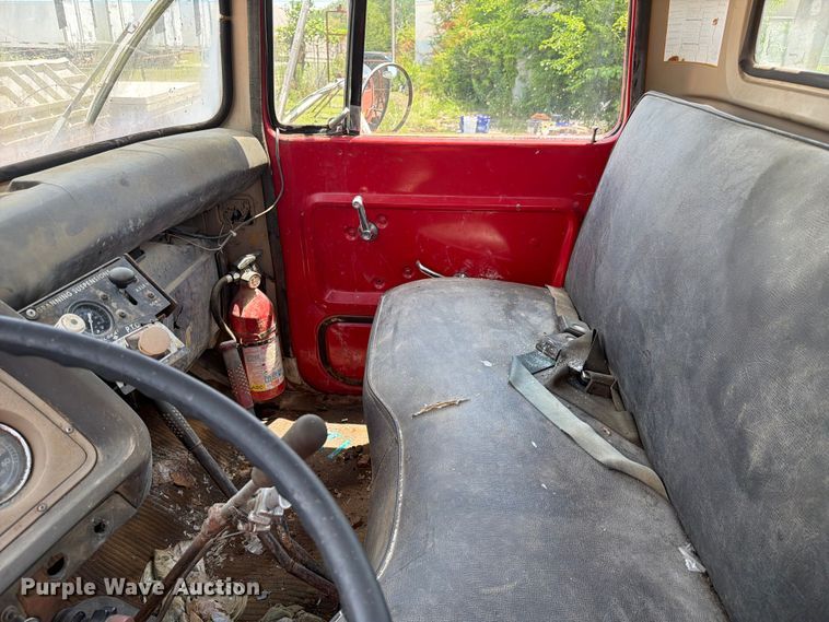 image for item FC3220 1972 Ford 900 crane truck