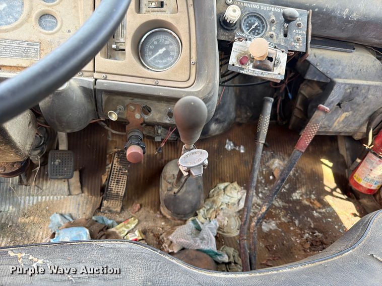 image for item FC3220 1972 Ford 900 crane truck