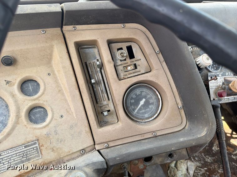 image for item FC3220 1972 Ford 900 crane truck