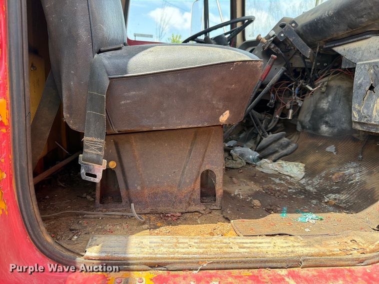 image for item FC3220 1972 Ford 900 crane truck