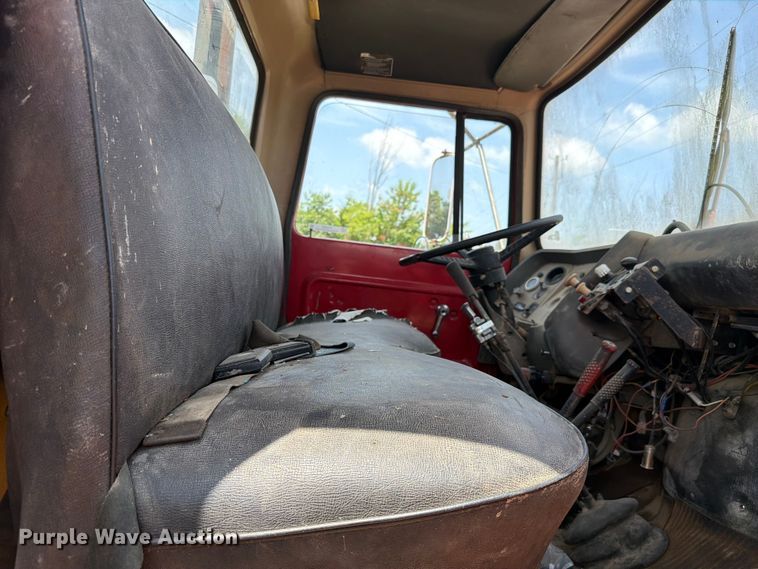 image for item FC3220 1972 Ford 900 crane truck