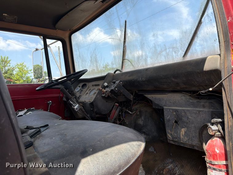 image for item FC3220 1972 Ford 900 crane truck