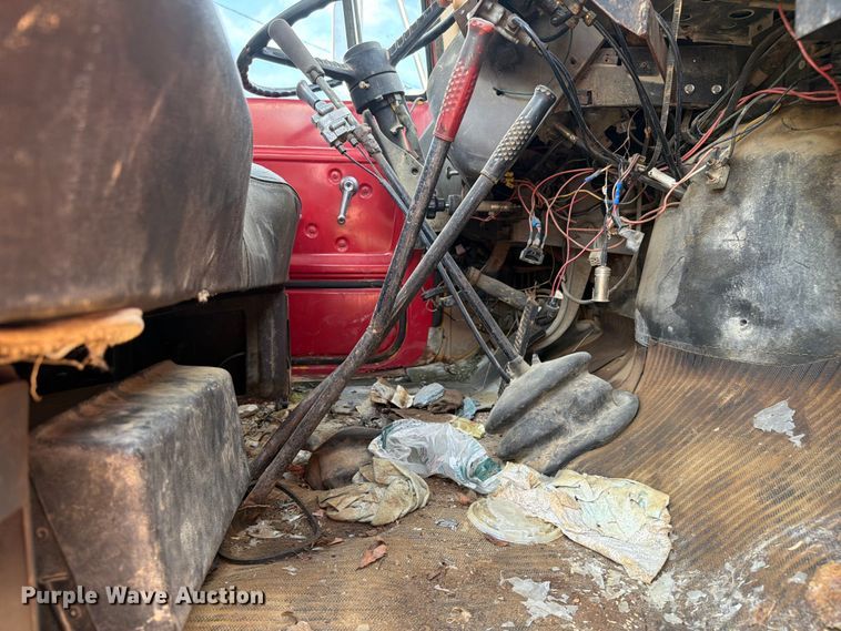 image for item FC3220 1972 Ford 900 crane truck