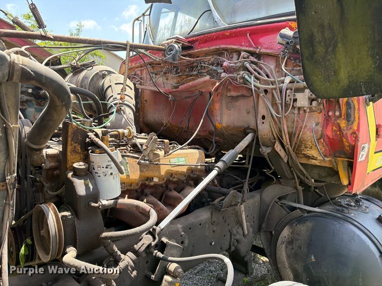 image for item FC3220 1972 Ford 900 crane truck