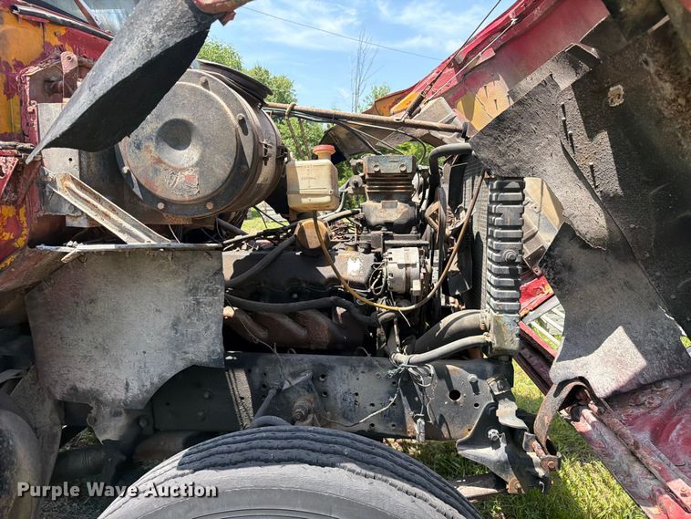 image for item FC3220 1972 Ford 900 crane truck