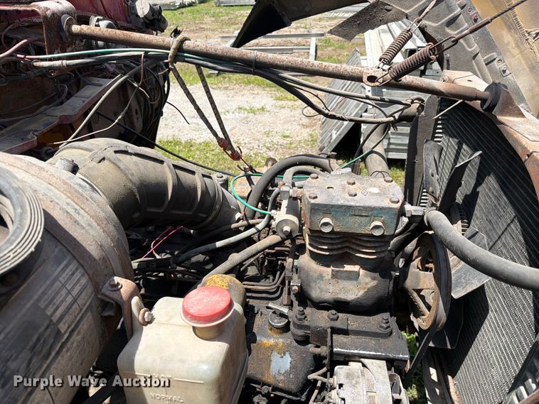 image for item FC3220 1972 Ford 900 crane truck