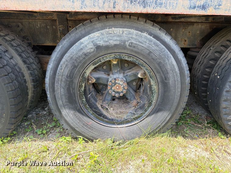 image for item FC3220 1972 Ford 900 crane truck