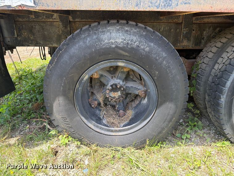 image for item FC3220 1972 Ford 900 crane truck