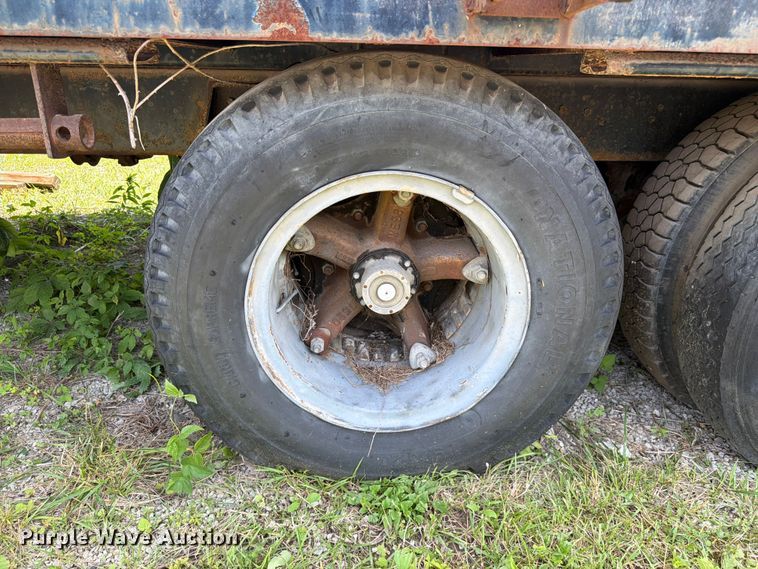 image for item FC3220 1972 Ford 900 crane truck