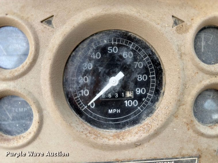 image for item FC3220 1972 Ford 900 crane truck