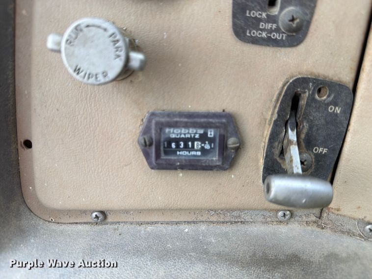 image for item FC3220 1972 Ford 900 crane truck