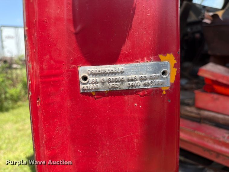 image for item FC3220 1972 Ford 900 crane truck