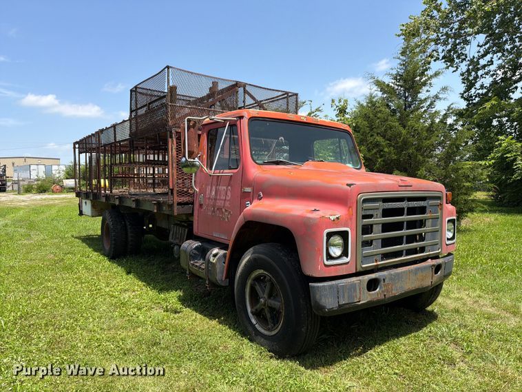 image for item FC3230 1981 International flatbed truck