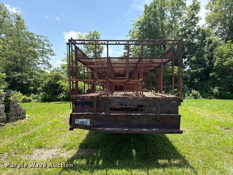 image for item FC3230 1981 International flatbed truck